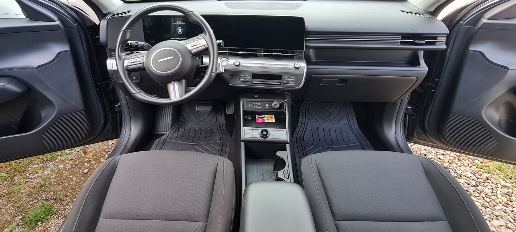 Habitacle de Hyundai Kona après, tapis et console propres